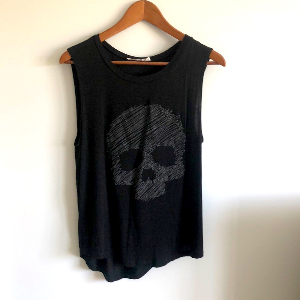 Sleeveless T-shirt